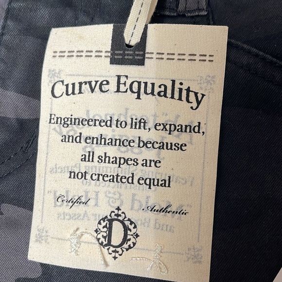 NWT Women’s Democracy “Ab” Technology Jeggings in Black& Gray Camo Size 4P - Picture 9 of 15